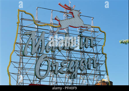Stati Uniti d'America, Pacific Northwest, Oregon, Portland, spento il neon cartello 'Made in Oregon'. Foto Stock