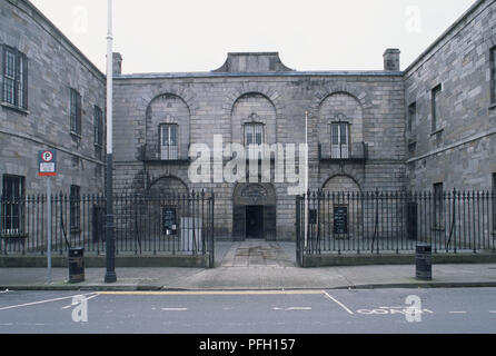 Irlanda, Dublino Kilmainham Gaol, ingresso alla ex carcere, costruito nel XVIII secolo, vista frontale Foto Stock