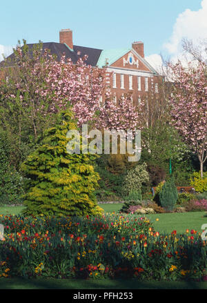 Irlanda, Dublino, i lussureggianti giardini a Merrion Square a sud-est di Dublino. Foto Stock