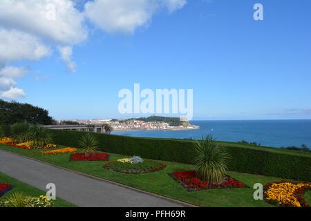 Pomeriggio Passeggiata a Filey spiaggia in luglio. Foto Stock