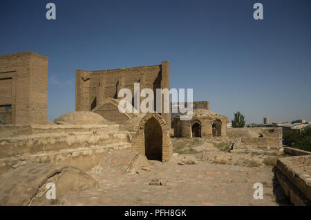 Sul tetto di Abdullah-khan madrasah nel complesso Kosh-Madrasah. Bukhara, Uzbekistan. Asia. Grande Via della Seta. Foto Stock