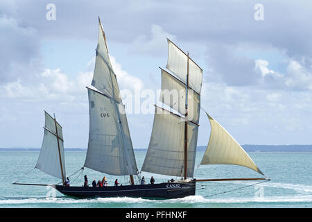 La Bisquine Cancalaise (lugger), la pesca tradizionale imbarcazione a vela di Cancale (Brittany, Francia). Foto Stock