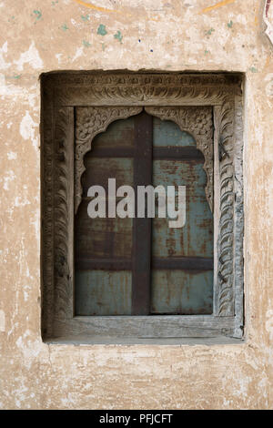 India Rajasthan, Bissau, Shekhawati, arcuato finestra ritagliata nel XIX secolo edificio Haveli Foto Stock