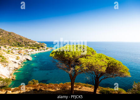 Cristal acqua di mare nei pressi di Pomonte, Isola d'Elba Foto Stock