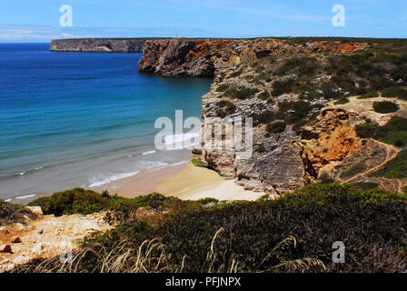 La resistente bellissima penisola di Sagres è la più a sud ovest punto in Europa. Foto Stock