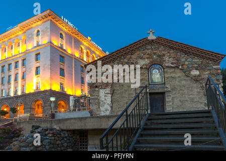 SOFIA, BULGARIA - 21 luglio 2017: vista notturna di San Petka Chiesa di Sofia, Bulgaria Foto Stock