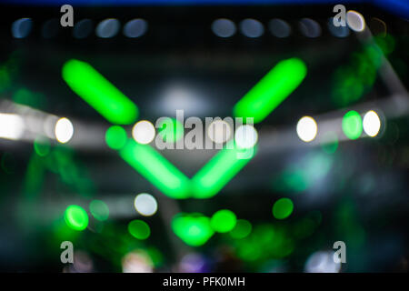 Astrazione con sfocata luce verde cerchi Foto Stock