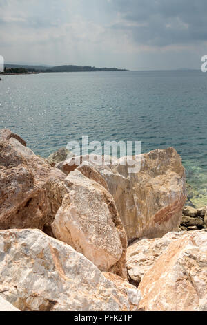 Vista panoramica di Nikiti Beach a Sithonia penisola Calcidica, Macedonia centrale, Grecia Foto Stock