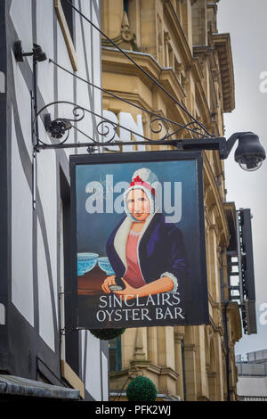 Sinclairs Oyster Bar nel caos Square, Manchester Foto Stock