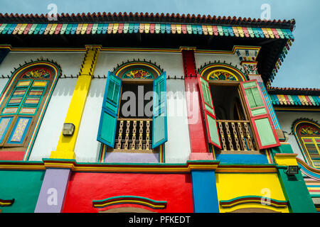 Vetri colorati di casa di Tan Teng Niah in Little India di Singapore. L edificio fu costruito 1900, con il Cinese Meridionale e influenze europee. Foto Stock