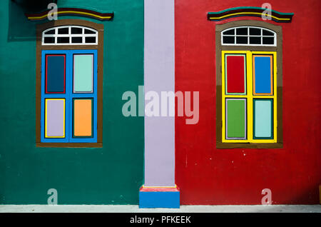 Vetri colorati di casa di Tan Teng Niah in Little India di Singapore. L edificio fu costruito 1900, con il Cinese Meridionale e influenze europee. Foto Stock