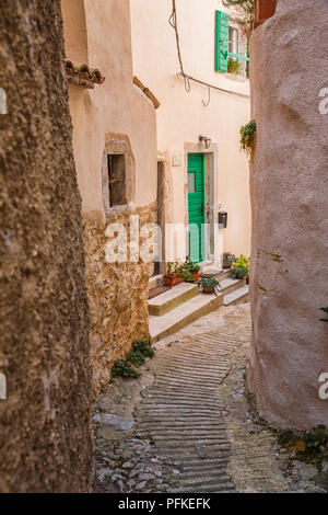 Old Street nella città vecchia Vrbnik Foto Stock