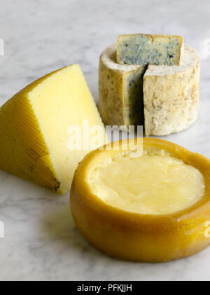 Formaggi spagnoli, Cabrales, Manchego e torta del casar Foto Stock