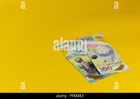 Nuove banconote russe che vale la pena di un centinaio di rubli Foto Stock
