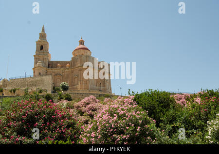 Chiesa Parrocchiale di Mellieha, Malta, d'estate Foto Stock