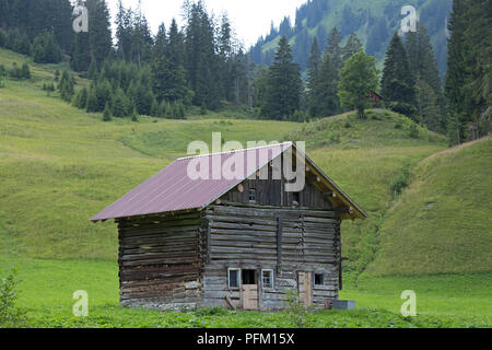 Fienile vicino Baad, piccola valle Walser, Austria Foto Stock