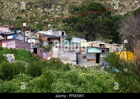 Sud Africa, Cape Town, Hout Bay Valley, baracche a Imizamo Yethu insediamento informale Foto Stock