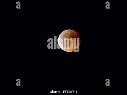 Luna piena, sangue luna in eclissi lunare totale, 27.07.2018, Rosenheim, Baviera, Germania Foto Stock