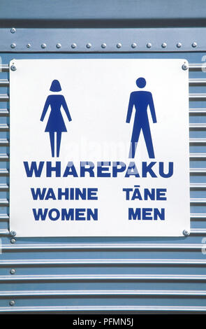 Nuova Zelanda, lavatoio pubblico sign in Maori e in inglese Foto Stock