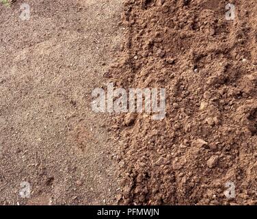 Vista di scavato e indisturbato il suolo Foto Stock