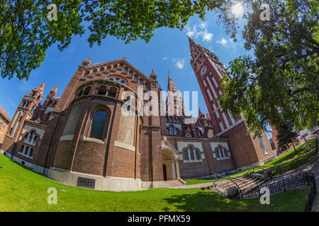 Chiesa votiva e la Cattedrale di Nostra Signora di Ungheria a Szeged.Questa cattedrale (Szegedi Dom) è uno dei simboli di Szeged Foto Stock