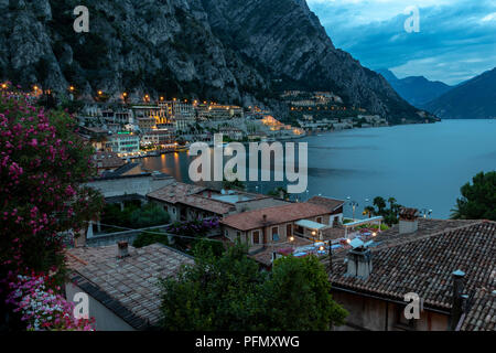 Limone sul Garda in serata Foto Stock