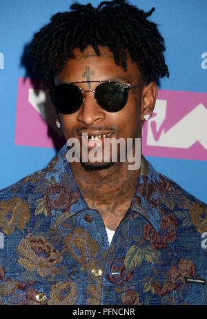 La città di New York, New York, Stati Uniti d'America. 20 agosto 2018. 21 SAVAGE assiste gli arrivi per il 2018 MTV VMAS "" tenutasi presso la Radio City Music Hall. Credito: Nancy Kaszerman/ZUMA filo/Alamy Live News Foto Stock