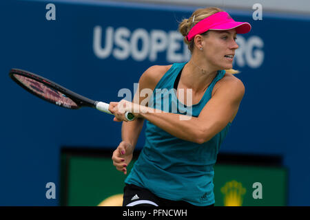 New York, Stati Uniti d'America. 21 Ago, 2018. Angelique Kerber di pratiche di Germania al 2018 US Open Grand Slam torneo di tennis. New York, Stati Uniti d'America. Agosto 21 2018. 21 Ago, 2018. Credit: AFP7/ZUMA filo/Alamy Live News Foto Stock