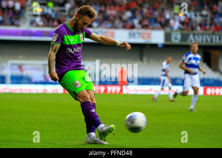 Londra, Regno Unito. 21 Ago, 2018. Matty Taylor di Bristol City in azione. EFL Skybet partita in campionato, Queens Park Rangers v Bristol City a Loftus Road Stadium di Londra martedì 21 agosto 2018. Questa immagine può essere utilizzata solo per scopi editoriali. Solo uso editoriale, è richiesta una licenza per uso commerciale. Nessun uso in scommesse, giochi o un singolo giocatore/club/league pubblicazioni. pic da Steffan Bowen/Andrew Orchard fotografia sportiva/Alamy Live news Foto Stock