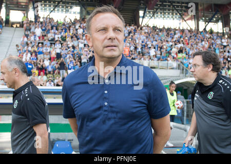 Karlsruhe, Deutschland. 19 Ago, 2018. coach Andre BREITENREITER (H) poco prima della partita, mezza figura, mezza figura, calcio, DFB Pokal, primo girone principale, Karlsruher SC (KA) - Hannover 96 (H) 6: 0 su 19.08.2018 in Karlsruhe/Germania. | Utilizzo di credito in tutto il mondo: dpa/Alamy Live News Foto Stock