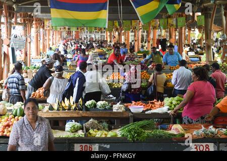 Centre De Flacq, Mauritius. 04 Luglio, 2018. 04.07.2018, Mauritius, Centre de Flacq: commercianti vendono frutta e verdura presso il mercato settimanale. Credito: Sebastian Kahnert/dpa-Zentralbild/ZB | in tutto il mondo di utilizzo/dpa/Alamy Live News Foto Stock