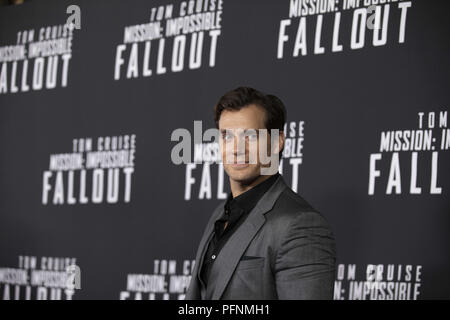 Washington, Distretto di Columbia, Stati Uniti d'America. 22 Luglio, 2018. Attore Henry Cavill sul tappeto rosso prima di uno screening di missione impossibile Fallout un lo Smithsonian National Air & Space Museum il 22 luglio a Washington, DC. Credito: Alex Edelman/ZUMA filo/Alamy Live News Foto Stock