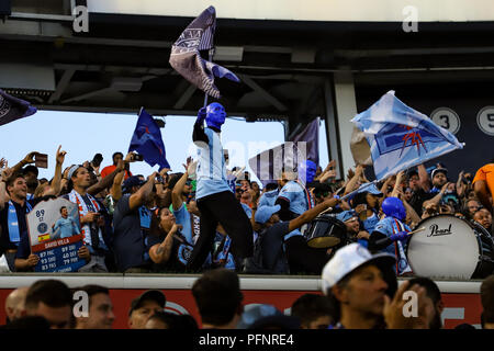 Bronx, NY, STATI UNITI D'AMERICA. Il 22 agosto, 2018. Il Blue Man Group unisce la terza rampa e NYCFC ventilatori NYCFC vs New York Redbulls derby. © Ben Nichols/Alamy Live News. Foto Stock