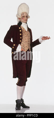 La modellazione di uomo del xviii secolo tuta e parrucca bianca Foto Stock