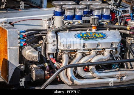 Uno sguardo a 470 pollici cubici, 900+ potenza metanolo alimentato il motore montato sul lato sinistro di un ISMA racecar a Monadnock Speedway in Winchester, NH Foto Stock