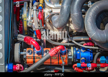 Uno sguardo a 470 pollici cubici, 900+ potenza metanolo alimentato il motore montato sul lato sinistro di un ISMA racecar a Monadnock Speedway in Winchester, NH Foto Stock