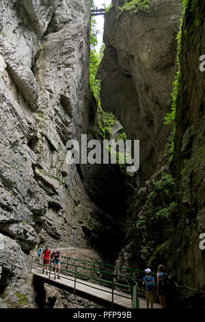 Il boardwalk attraverso Breitachklamm vicino a Oberstorf, Allgaeu, Baviera, Germania Foto Stock