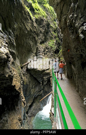 Il boardwalk attraverso Breitachklamm vicino a Oberstorf, Allgaeu, Baviera, Germania Foto Stock