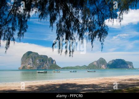 Thailandia, Trang, Hat Pak Meng, vista della baia Foto Stock