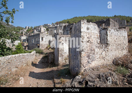 La Turchia, nei pressi di Fethiye, villaggio in rovina di Kaya Koy Foto Stock