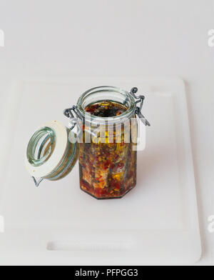Barattolo di sardine in olio di oliva Foto Stock