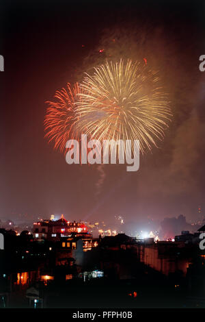 Il Vietnam, Hanoi, fuochi d'artificio su capitale Foto Stock