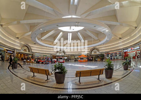 Il Chiosco corte nel centro di Lansdowne shopping mall in Richmond, BC, Canada Foto Stock