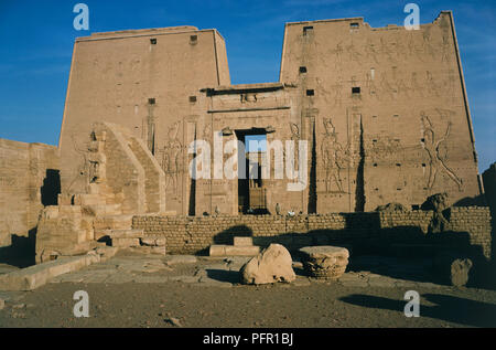 Egitto, Medinet Habu, Tempio mortuario di Ramesse III nella antica capitale egiziana di Tebe Foto Stock