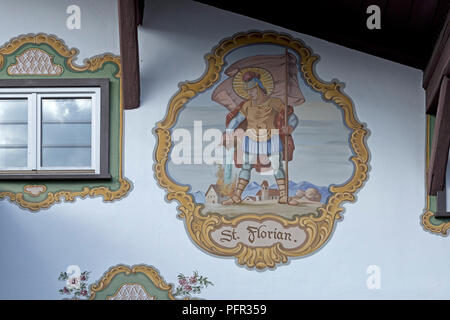 Foto di San Floriano su un muro di una casa, Oberstdorf, Allgaeu, Baviera, Germania Foto Stock