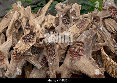 In legno intagliato uomini, Oberstdorf, Allgaeu, Baviera, Germania Foto Stock