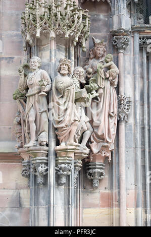 Francia, Alsazia, Strasburgo, Cattedrale di Notre Dame (Notre Dame de Strasbourg), raffigurazione dell adorazione dei Magi, sculture di Jakob von Landshut (Jacques de Landshut) Foto Stock