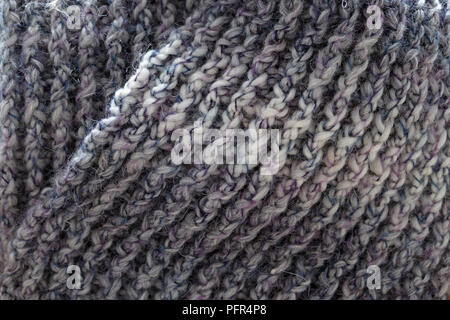 Viola-grigio, crochet di cucitura a nervatura sciarpa, close-up Foto Stock