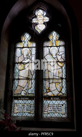 Saint Raphael e Saint Uriel vetrate, Chiesa di S. Giovanni Battista, Stanford-su-Soar, Nottinghamshire, England, Regno Unito Foto Stock