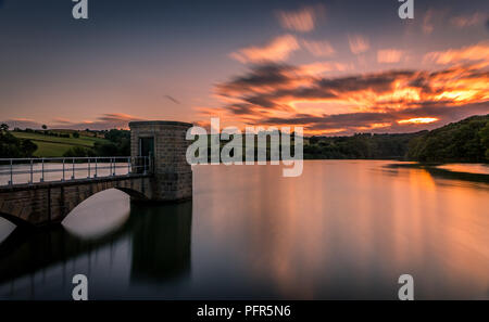 Tramonto sul serbatoio del Linacre - Derbyshire Foto Stock